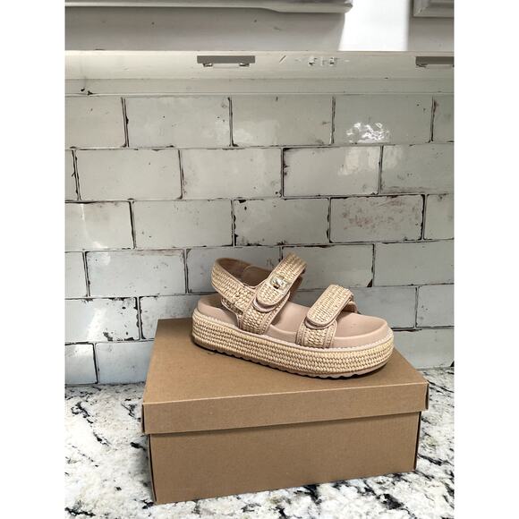 Steve Madden Tan Platform Sandals - Picture 3 of 5